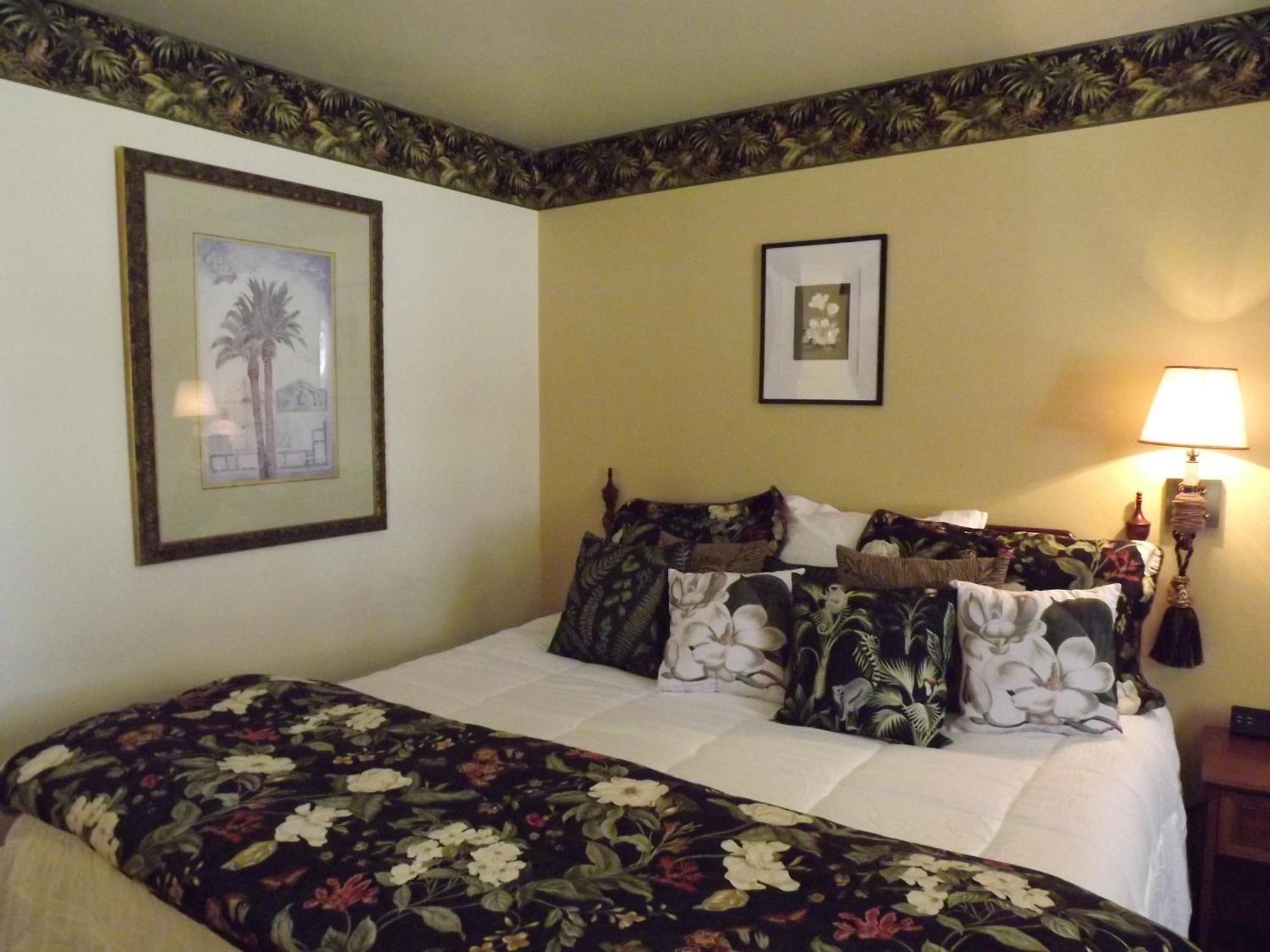 Crest Country Inn Williamsburg Экстерьер фото